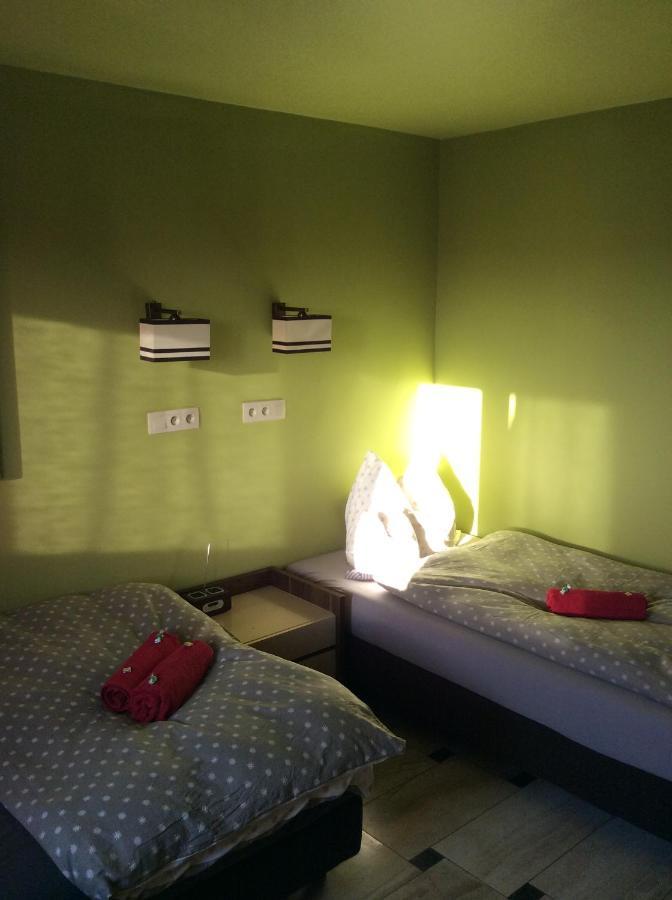 Mika Rooms Raclawicka 144 & Wislicka 3 Studio - Adults Only Warszawa Eksteriør billede